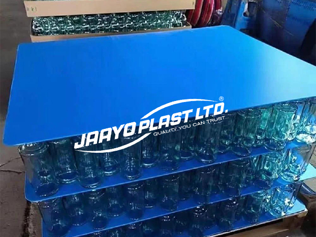 Blue PP layer pads between tiers of glass jars