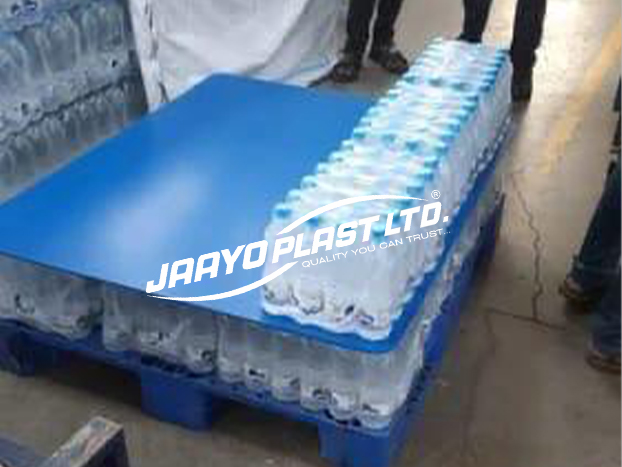 Blue PP layer pad separating packs of bottled water on a pallet