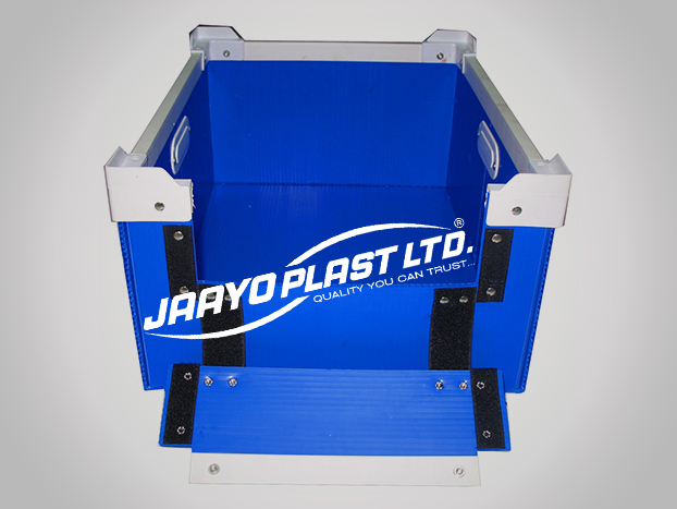 Side view of a blue PP corrugated returnable container
