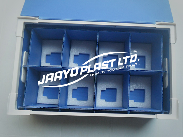 Side view of a blue PP corrugated returnable container